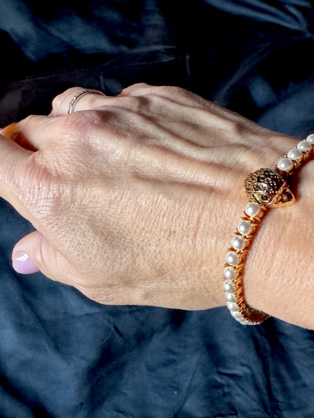 Kurt Geiger Gold Pearl  Bracelet with Lion Head Accent - Picture 6 of 6